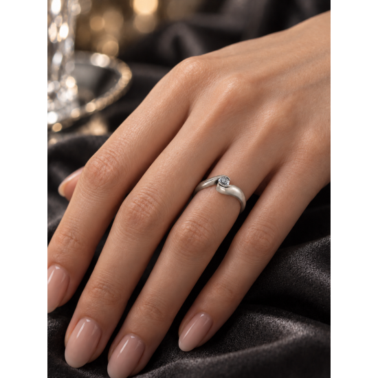 Pre Owned 18ct White Gold Diamond Solitaire Ring ZC43